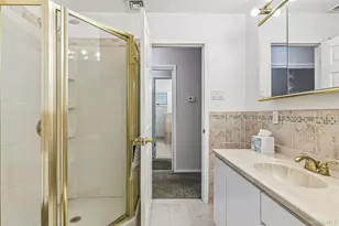 1010 Douglas Ave, Wantagh, NY 11793 - Photo 23