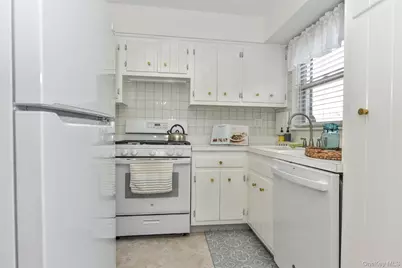 2 Lenox Court #704, Suffern, NY 10901 - Photo 9