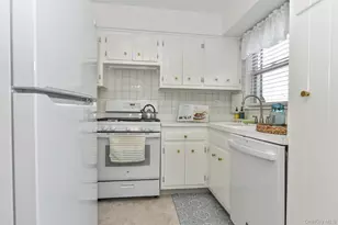 2 Lenox Ct, Suffern, NY 10901 - Photo 9