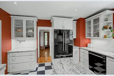 102 E Market Street, Hyde Park, NY 12538 - Photo 25