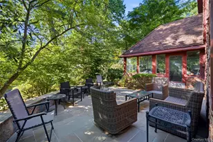 60 Wensley Dr, Great Neck, NY 11020 - Photo 41