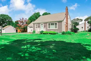 49 Regent St, Patchogue, NY 11772 - Photo 3