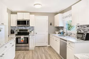 49 Regent St, Patchogue, NY 11772 - Photo 13