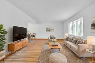 7 Tomkins Ct, Commack, NY 11725 - Photo 11