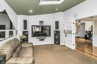 17 Chickadee Lane, Levittown, NY 11756 - Photo 9