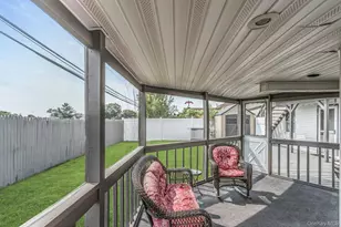 17 Chickadee Ln, Levittown, NY 11756 - Photo 23