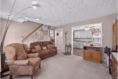 17 Heathcote Road, Lindenhurst, NY 11757 - Photo 5