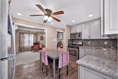 17 Heathcote Road, Lindenhurst, NY 11757 - Photo 9