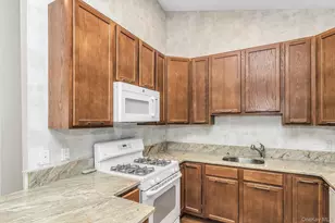 74 Miro Pl, Port Washington, NY 11050 - Photo 15