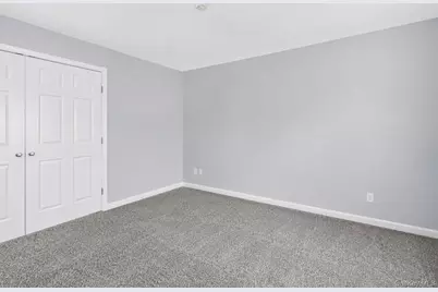 150 Pointe Circle N. #150, Coram, NY 11727 - Photo 7