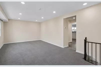 150 Pointe Circle N. #150, Coram, NY 11727 - Photo 13