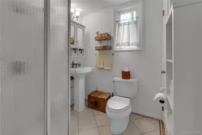 10 Mineola Court, Hampton Bays, NY 11946 - Photo 9