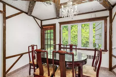 131 Stratford N, Roslyn Heights, NY 11577 - Photo 7