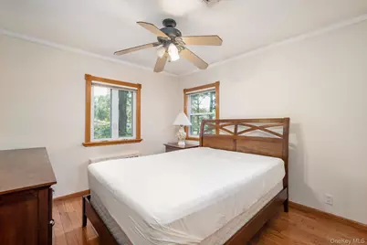 131 Stratford N, Roslyn Heights, NY 11577 - Photo 15