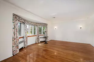 131 Stratford N, Roslyn Heights, NY 11577 - Photo 3