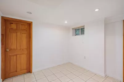 131 Stratford N, Roslyn Heights, NY 11577 - Photo 21