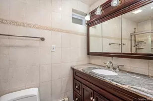131 Stratford N, Roslyn Heights, NY 11577 - Photo 11