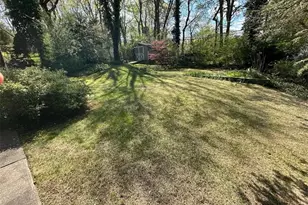 18 Greenwich Rd, Smithtown, NY 11787 - Photo 13