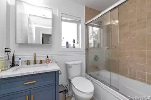 14 N 4th St, New Hyde Park, NY 11040 - Photo 9