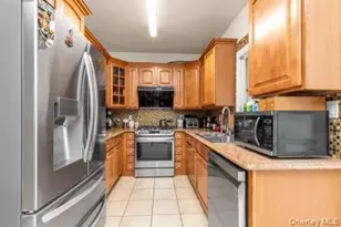 14 N 4th St, New Hyde Park, NY 11040 - Photo 5