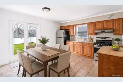 13 Maple Drive, Lindenhurst, NY 11757 - Photo 13