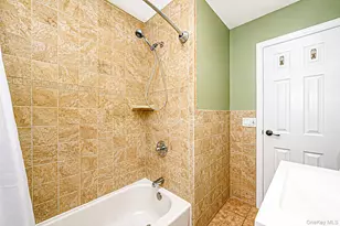 13 Maple Dr, Lindenhurst, NY 11757 - Photo 21