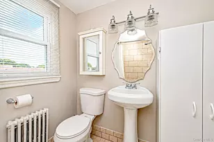 13 Maple Dr, Lindenhurst, NY 11757 - Photo 29