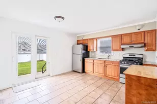 13 Maple Dr, Lindenhurst, NY 11757 - Photo 9