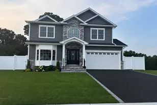 2351 Amherst St, East Meadow, NY 11554 - Photo 5