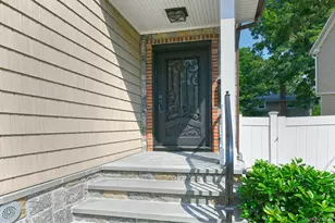 39 Nesaquake Ave, Port Washington, NY 11050 - Photo 3