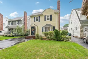 32 Cambridge Ave, Garden City, NY 11530 - Photo 3