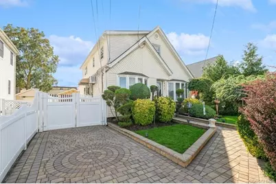977 Third Avenue, Franklin Square, NY 11010 - Photo 3