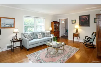 40 Plymouth Drive S, Glen Head, NY 11545 - Photo 7