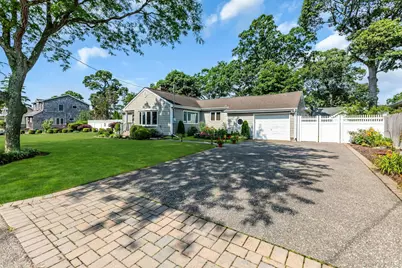 360 Bayport Avenue, Bayport, NY 11705 - Photo 1