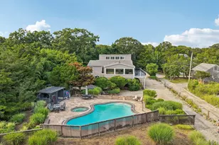 588 E Long Beach Rd, Nissequogue, NY 11780 - Photo 3