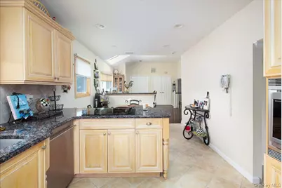 19 Jerold Street, Plainview, NY 11803 - Photo 13