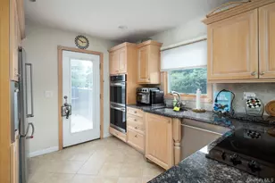 19 Jerold St, Plainview, NY 11803 - Photo 9