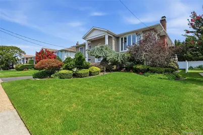 3165 Clubhouse Road, Merrick, NY 11566 - Photo 3