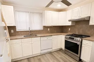 4 Brown St, West Babylon, NY 11704 - Photo 9