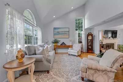 43 Barrow Court, Huntington, NY 11743 - Photo 5