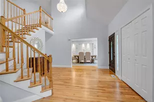 43 Barrow Ct, Huntington, NY 11743 - Photo 3