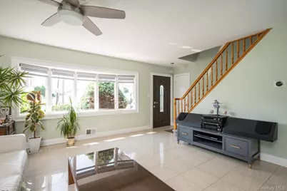 944 Cathedral Avenue, Franklin Square, NY 11010 - Photo 5