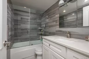 944 Cathedral Ave, Franklin Square, NY 11010 - Photo 11