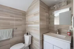 944 Cathedral Ave, Franklin Square, NY 11010 - Photo 17