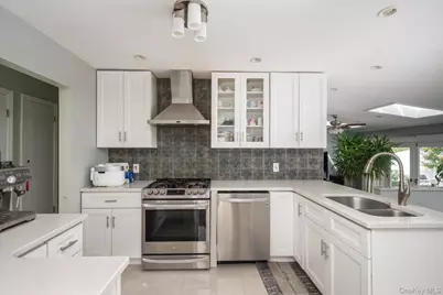 944 Cathedral Avenue, Franklin Square, NY 11010 - Photo 7