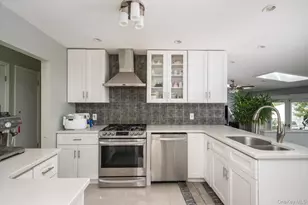 944 Cathedral Ave, Franklin Square, NY 11010 - Photo 7