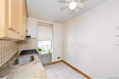 110 Brooklyn Avenue #3ZZ, Freeport, NY 11520 - Photo 7