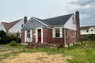 34 Fairfield Ln, New Hyde Park, NY 11040 - Photo 3