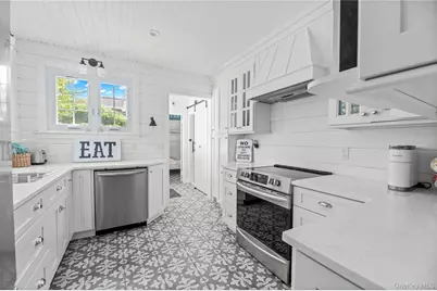 22 Crescent Avenue, Seaview, NY 11770 - Photo 7
