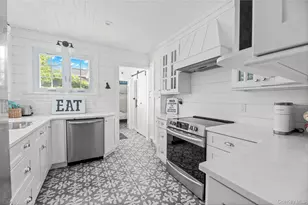 22 Crescent Ave, Seaview, NY 11770 - Photo 7